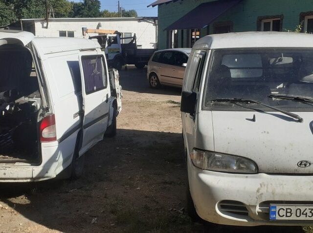 Белый Хендай Н1 (Старекс), объемом двигателя 2.5 л и пробегом 200 тыс. км за 2602 $, фото 15 на Automoto.ua