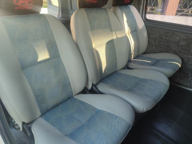 Белый Хендай Н1 (Старекс), объемом двигателя 2.5 л и пробегом 250 тыс. км за 4650 $, фото 3 на Automoto.ua