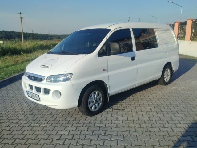 Белый Хендай Н1 (Старекс), объемом двигателя 2.5 л и пробегом 250 тыс. км за 4650 $, фото 16 на Automoto.ua