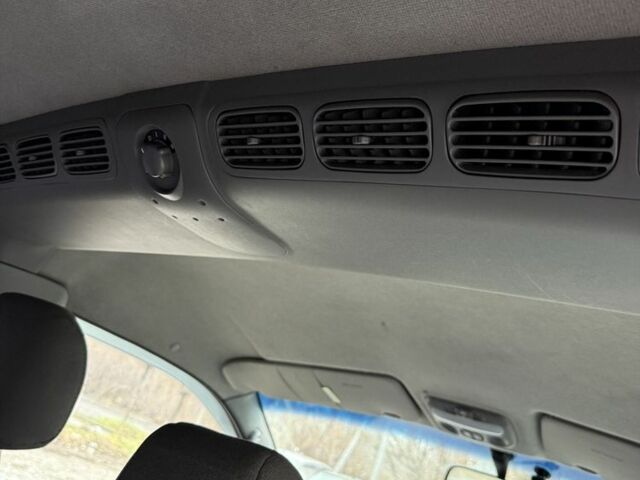 Бежевий Хендай Н1 (Старекс), об'ємом двигуна 2.5 л та пробігом 158 тис. км за 4700 $, фото 14 на Automoto.ua