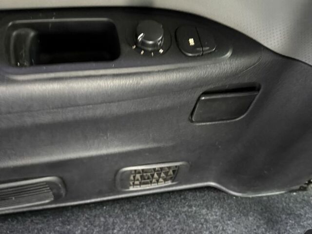 Бежевий Хендай Н1 (Старекс), об'ємом двигуна 2.5 л та пробігом 158 тис. км за 4700 $, фото 13 на Automoto.ua