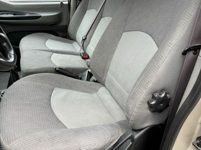 Бежевий Хендай Н1 (Старекс), об'ємом двигуна 2.5 л та пробігом 158 тис. км за 4700 $, фото 22 на Automoto.ua