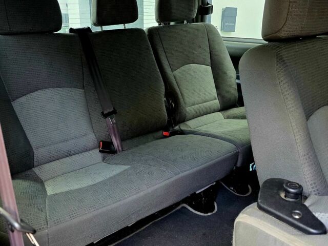 Черный Хендай Н1 (Старекс), объемом двигателя 2.4 л и пробегом 255 тыс. км за 6500 $, фото 5 на Automoto.ua