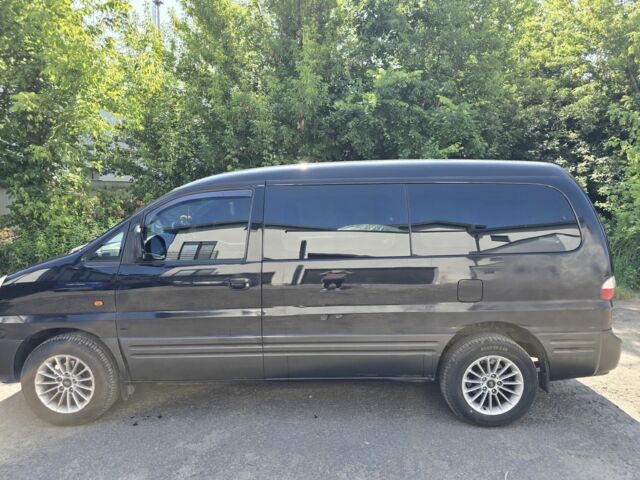 Черный Хендай Н1 (Старекс), объемом двигателя 2.4 л и пробегом 255 тыс. км за 6500 $, фото 2 на Automoto.ua