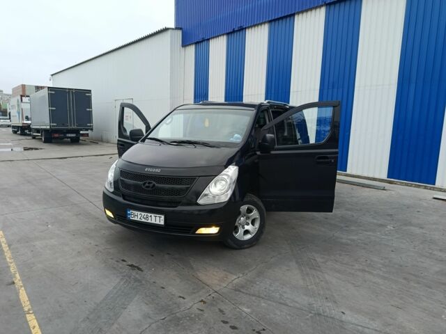 Черный Хендай Н1 (Старекс), объемом двигателя 2.5 л и пробегом 319 тыс. км за 10500 $, фото 1 на Automoto.ua