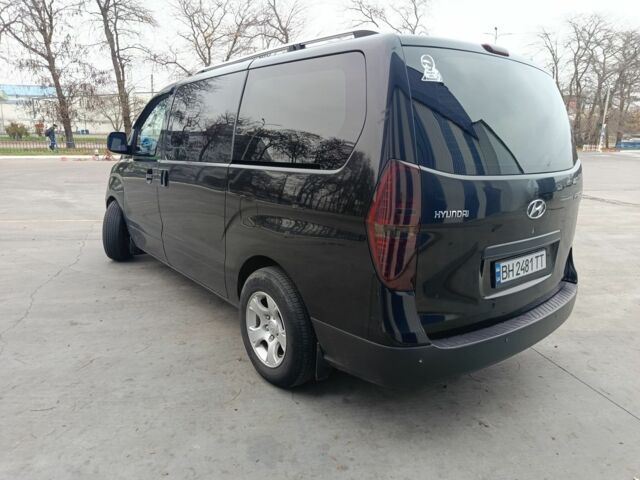 Черный Хендай Н1 (Старекс), объемом двигателя 2.5 л и пробегом 319 тыс. км за 10500 $, фото 4 на Automoto.ua