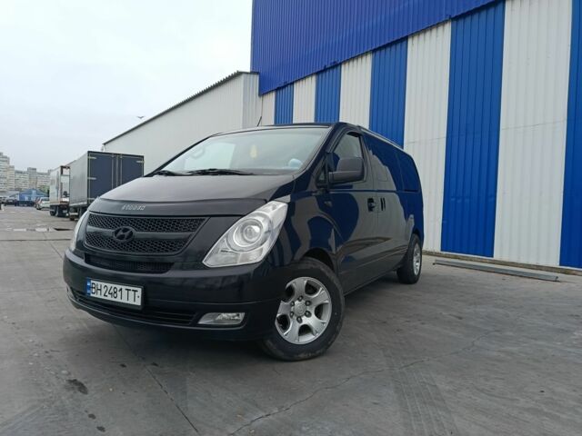 Черный Хендай Н1 (Старекс), объемом двигателя 2.5 л и пробегом 319 тыс. км за 10500 $, фото 5 на Automoto.ua