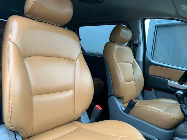 Чорний Хендай Н1 (Старекс), об'ємом двигуна 2.5 л та пробігом 231 тис. км за 6900 $, фото 12 на Automoto.ua