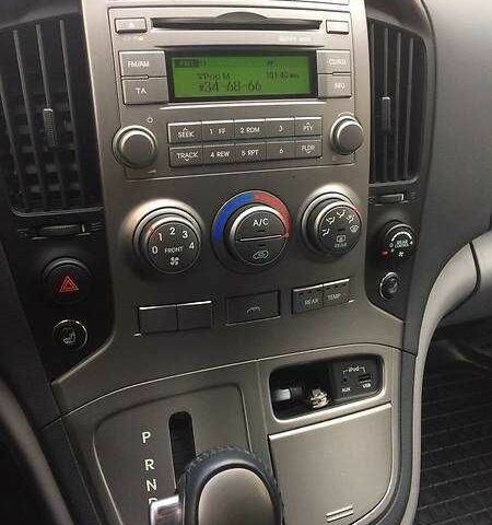 Черный Хендай Н1 (Старекс), объемом двигателя 2.5 л и пробегом 260 тыс. км за 13950 $, фото 2 на Automoto.ua