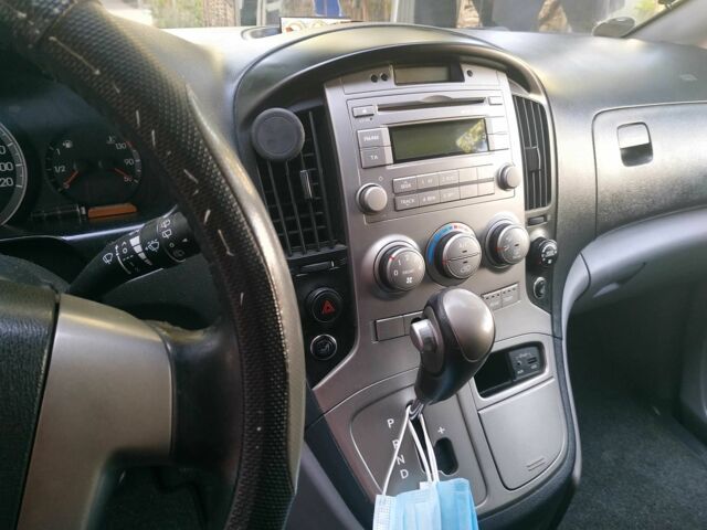 Черный Хендай Н1 (Старекс), объемом двигателя 2.5 л и пробегом 260 тыс. км за 13950 $, фото 7 на Automoto.ua