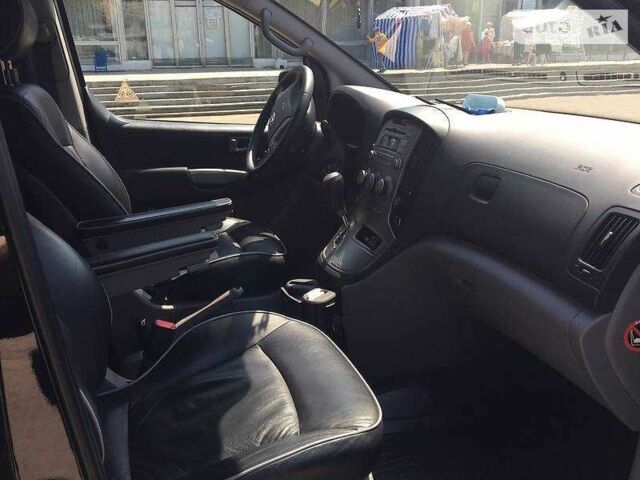 Черный Хендай Н1 (Старекс), объемом двигателя 2.5 л и пробегом 260 тыс. км за 13950 $, фото 3 на Automoto.ua