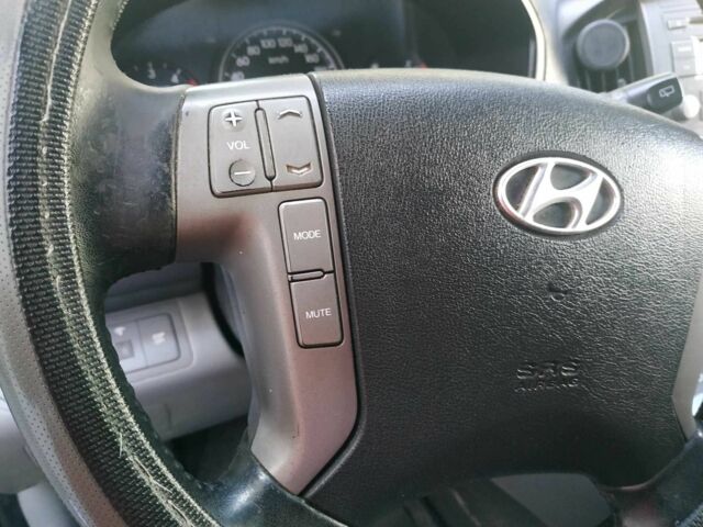 Черный Хендай Н1 (Старекс), объемом двигателя 2.5 л и пробегом 260 тыс. км за 13950 $, фото 8 на Automoto.ua