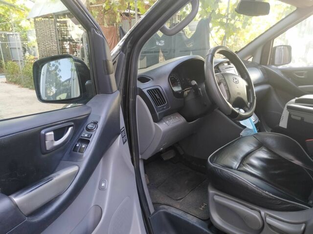 Черный Хендай Н1 (Старекс), объемом двигателя 2.5 л и пробегом 260 тыс. км за 13950 $, фото 9 на Automoto.ua