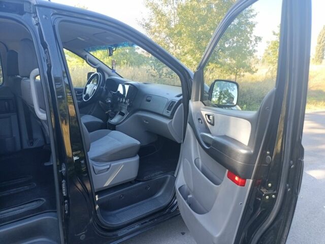 Черный Хендай Н1 (Старекс), объемом двигателя 2.5 л и пробегом 224 тыс. км за 14999 $, фото 8 на Automoto.ua