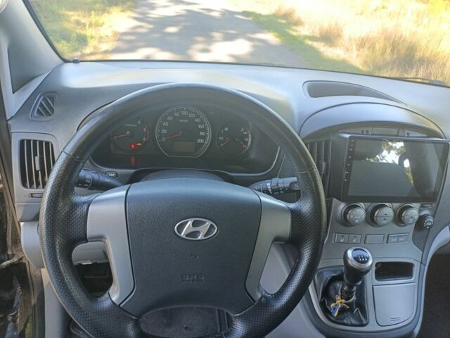 Черный Хендай Н1 (Старекс), объемом двигателя 2.5 л и пробегом 224 тыс. км за 14999 $, фото 10 на Automoto.ua