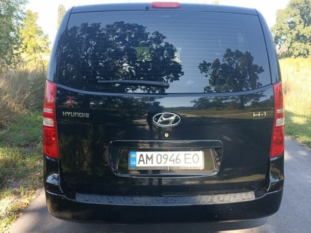 Черный Хендай Н1 (Старекс), объемом двигателя 2.5 л и пробегом 224 тыс. км за 14999 $, фото 3 на Automoto.ua
