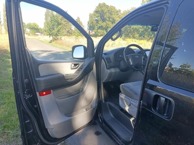 Черный Хендай Н1 (Старекс), объемом двигателя 2.5 л и пробегом 224 тыс. км за 14999 $, фото 11 на Automoto.ua