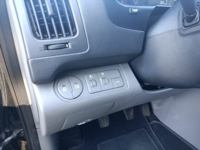 Черный Хендай Н1 (Старекс), объемом двигателя 2.5 л и пробегом 224 тыс. км за 14999 $, фото 9 на Automoto.ua