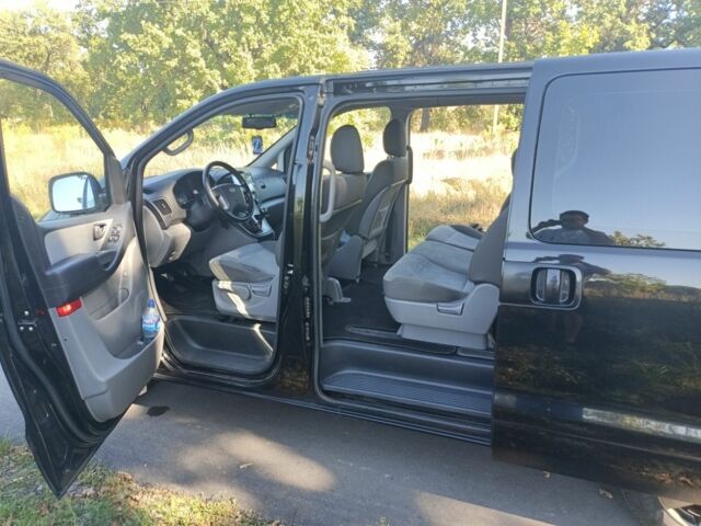 Черный Хендай Н1 (Старекс), объемом двигателя 2.5 л и пробегом 224 тыс. км за 14999 $, фото 17 на Automoto.ua