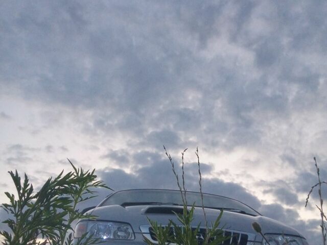 Серый Хендай Н1 (Старекс), объемом двигателя 2.5 л и пробегом 294 тыс. км за 6300 $, фото 3 на Automoto.ua