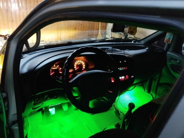 Серый Хендай Н1 (Старекс), объемом двигателя 2.5 л и пробегом 294 тыс. км за 6300 $, фото 2 на Automoto.ua