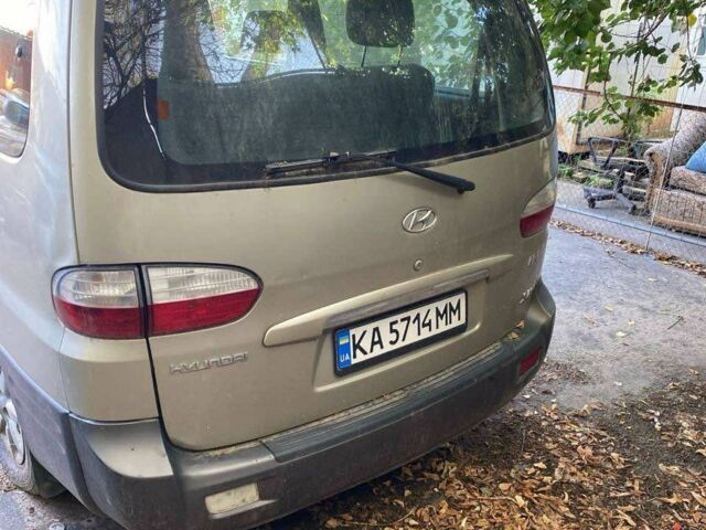 Серый Хендай Н1 (Старекс), объемом двигателя 2.5 л и пробегом 311 тыс. км за 3500 $, фото 5 на Automoto.ua