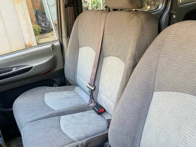 Серый Хендай Н1 (Старекс), объемом двигателя 2.5 л и пробегом 311 тыс. км за 3500 $, фото 4 на Automoto.ua