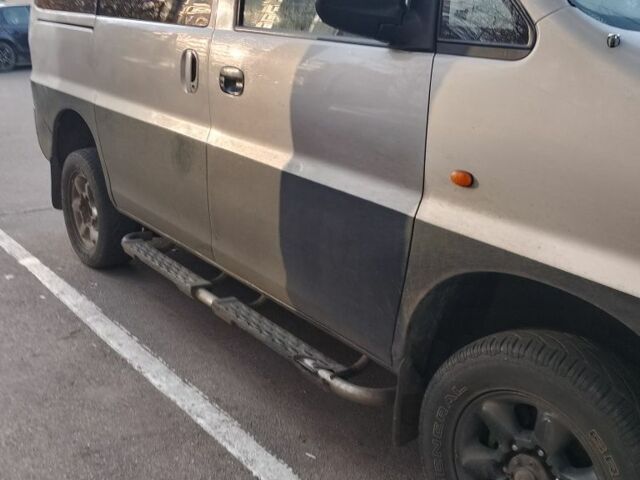 Серый Хендай Н1 (Старекс), объемом двигателя 0 л и пробегом 200 тыс. км за 1500 $, фото 1 на Automoto.ua