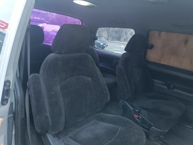 Серый Хендай Н1 (Старекс), объемом двигателя 2.5 л и пробегом 300 тыс. км за 4600 $, фото 5 на Automoto.ua