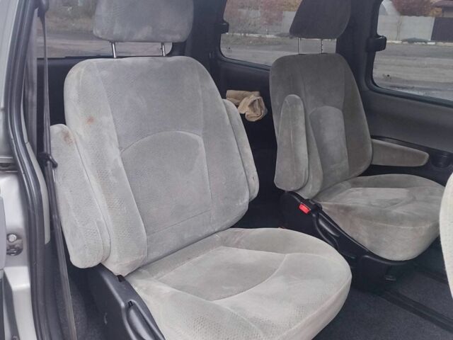 Серый Хендай Н1 (Старекс), объемом двигателя 2.5 л и пробегом 300 тыс. км за 6000 $, фото 7 на Automoto.ua