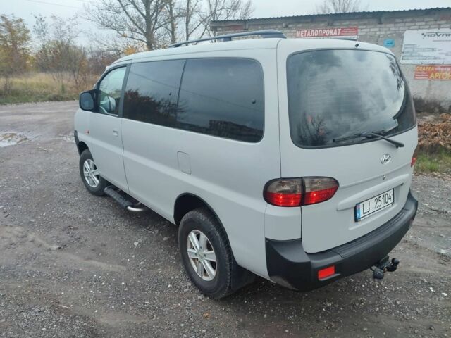Серый Хендай Н1 (Старекс), объемом двигателя 2.5 л и пробегом 300 тыс. км за 6000 $, фото 3 на Automoto.ua