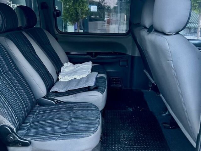 Серый Хендай Н1 (Старекс), объемом двигателя 2.4 л и пробегом 315 тыс. км за 8688 $, фото 4 на Automoto.ua