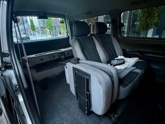 Серый Хендай Н1 (Старекс), объемом двигателя 2.4 л и пробегом 315 тыс. км за 8688 $, фото 5 на Automoto.ua