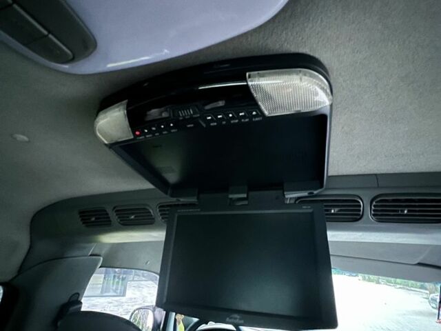 Серый Хендай Н1 (Старекс), объемом двигателя 2.4 л и пробегом 315 тыс. км за 8688 $, фото 7 на Automoto.ua