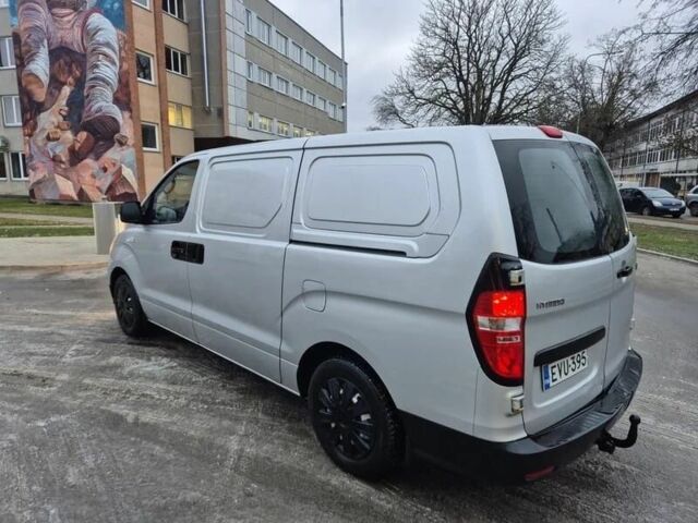 Серый Хендай Н1 (Старекс), объемом двигателя 2.5 л и пробегом 274 тыс. км за 2750 $, фото 6 на Automoto.ua