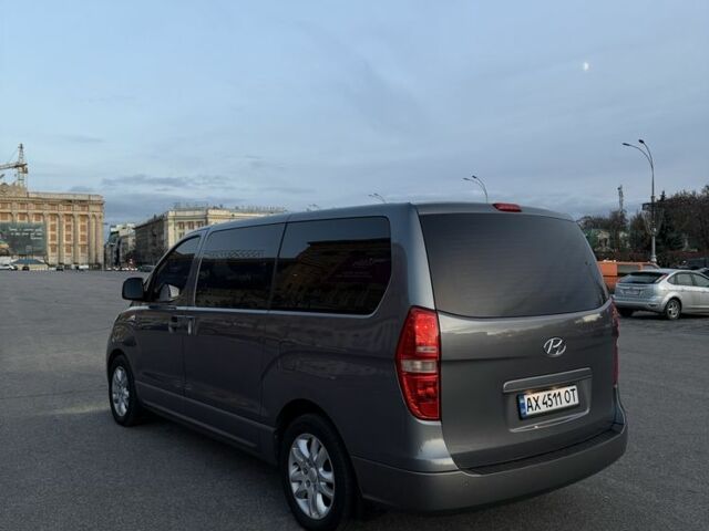 Серый Хендай Н1 (Старекс), объемом двигателя 2.5 л и пробегом 219 тыс. км за 10000 $, фото 2 на Automoto.ua