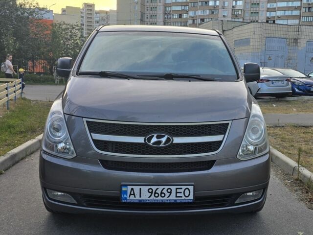 Серый Хендай Н1 (Старекс), объемом двигателя 2.5 л и пробегом 237 тыс. км за 13200 $, фото 4 на Automoto.ua