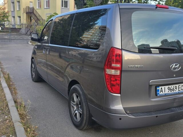 Серый Хендай Н1 (Старекс), объемом двигателя 2.5 л и пробегом 237 тыс. км за 13200 $, фото 3 на Automoto.ua