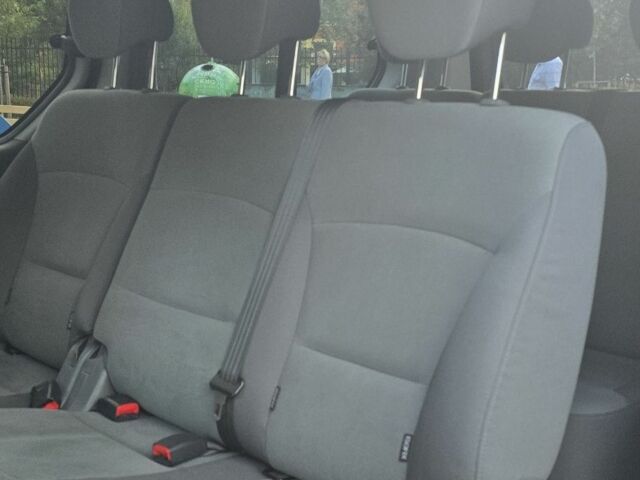 Серый Хендай Н1 (Старекс), объемом двигателя 2.5 л и пробегом 237 тыс. км за 13200 $, фото 5 на Automoto.ua