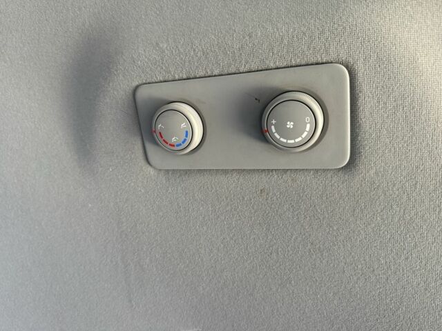 Сірий Хендай Н1 (Старекс), об'ємом двигуна 2.5 л та пробігом 151 тис. км за 12500 $, фото 10 на Automoto.ua