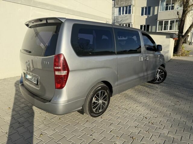 Сірий Хендай Н1 (Старекс), об'ємом двигуна 2.5 л та пробігом 151 тис. км за 12500 $, фото 3 на Automoto.ua