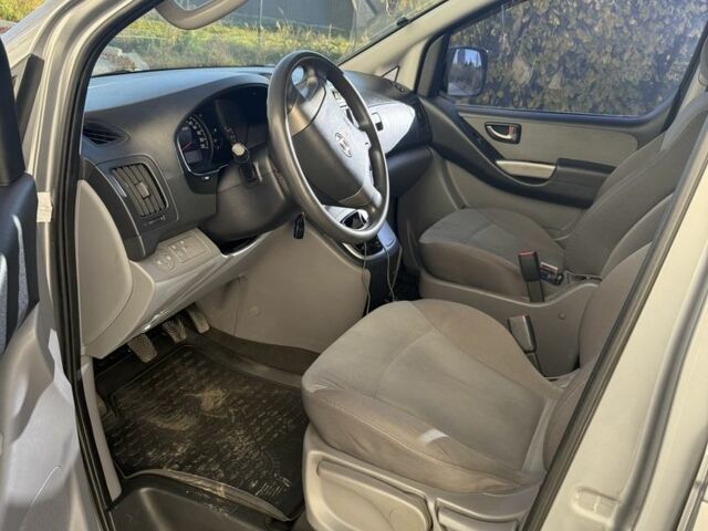 Сірий Хендай Н1 (Старекс), об'ємом двигуна 2.5 л та пробігом 151 тис. км за 12500 $, фото 8 на Automoto.ua