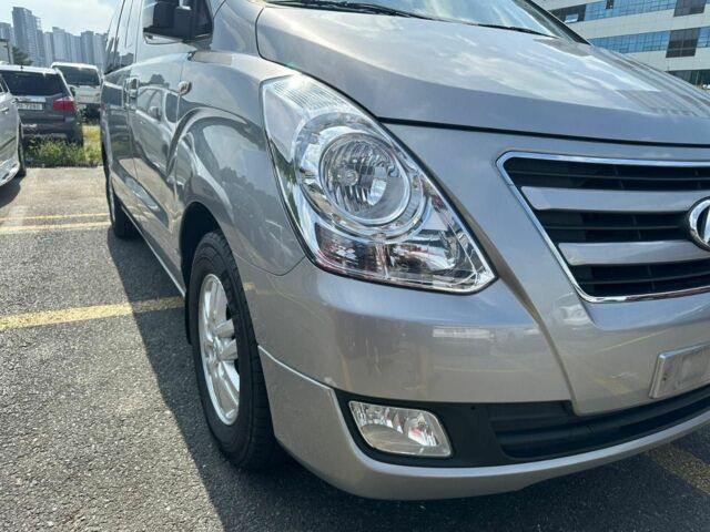 Серый Хендай Н1 (Старекс), объемом двигателя 2.5 л и пробегом 196 тыс. км за 14500 $, фото 11 на Automoto.ua