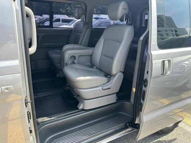 Серый Хендай Н1 (Старекс), объемом двигателя 2.5 л и пробегом 196 тыс. км за 14500 $, фото 19 на Automoto.ua