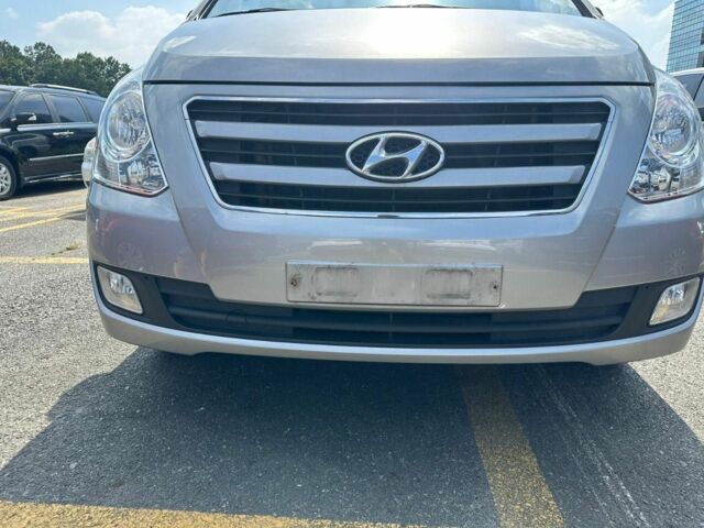 Серый Хендай Н1 (Старекс), объемом двигателя 2.5 л и пробегом 196 тыс. км за 14500 $, фото 1 на Automoto.ua