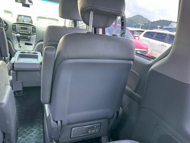 Серый Хендай Н1 (Старекс), объемом двигателя 2.5 л и пробегом 196 тыс. км за 14500 $, фото 21 на Automoto.ua