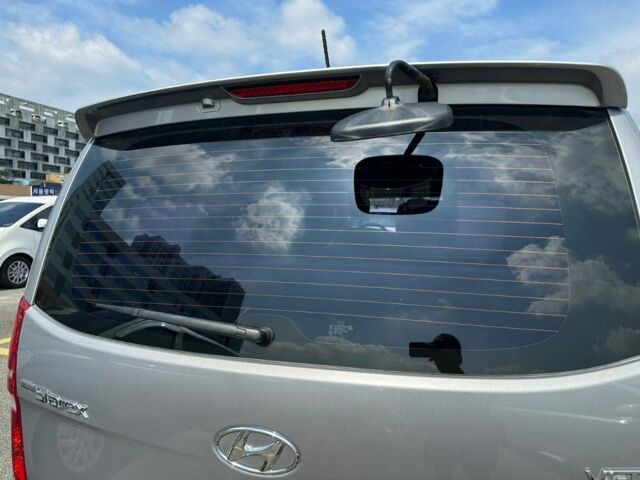 Серый Хендай Н1 (Старекс), объемом двигателя 2.5 л и пробегом 196 тыс. км за 14500 $, фото 8 на Automoto.ua