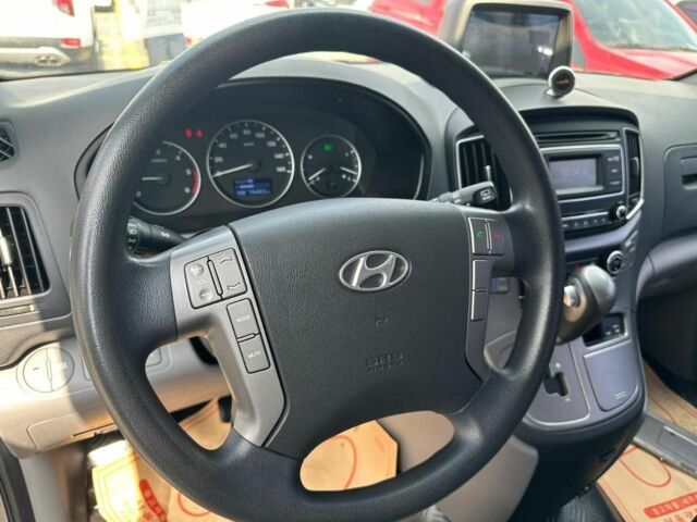 Серый Хендай Н1 (Старекс), объемом двигателя 2.5 л и пробегом 196 тыс. км за 14500 $, фото 14 на Automoto.ua