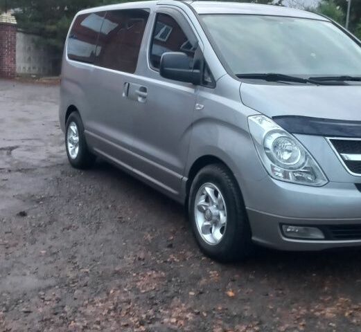Сірий Хендай Н1 (Старекс), об'ємом двигуна 2.5 л та пробігом 216 тис. км за 12500 $, фото 2 на Automoto.ua