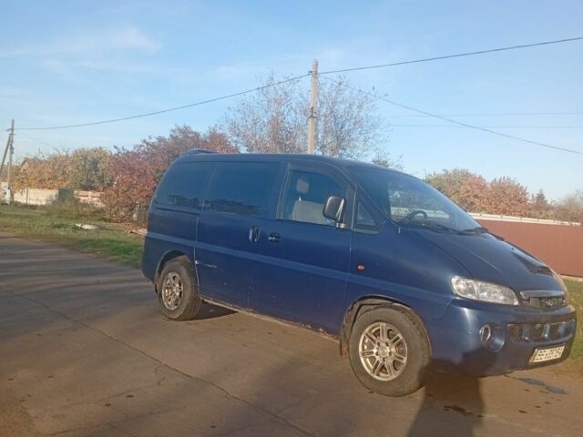 Синий Хендай Н1 (Старекс), объемом двигателя 2.5 л и пробегом 287 тыс. км за 3000 $, фото 2 на Automoto.ua